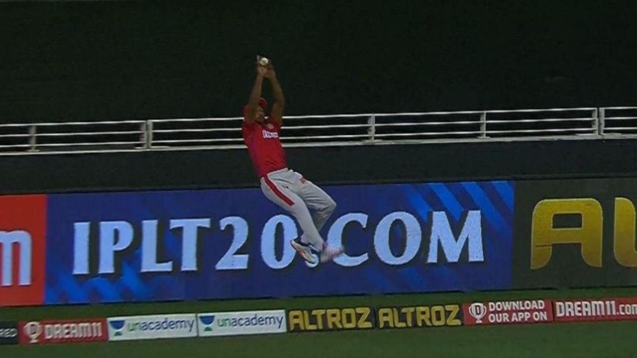 Mayank Agarwal fielding save: Watch KXIP player's unbelievable fielding effort saves four runs in 2nd super over