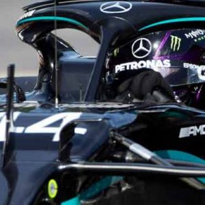 "Were you not able to fix my steering wheel"- Lewis Hamilton complains about poor condition of steering wheel
