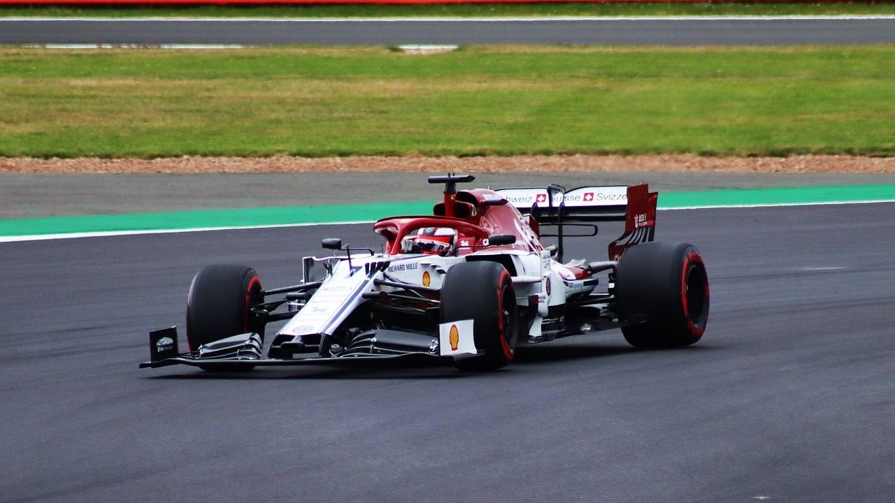 "I wouldn't even have time for it"- Kimi Raikkonen calls deviation from Lando Norris and Charles Leclerc