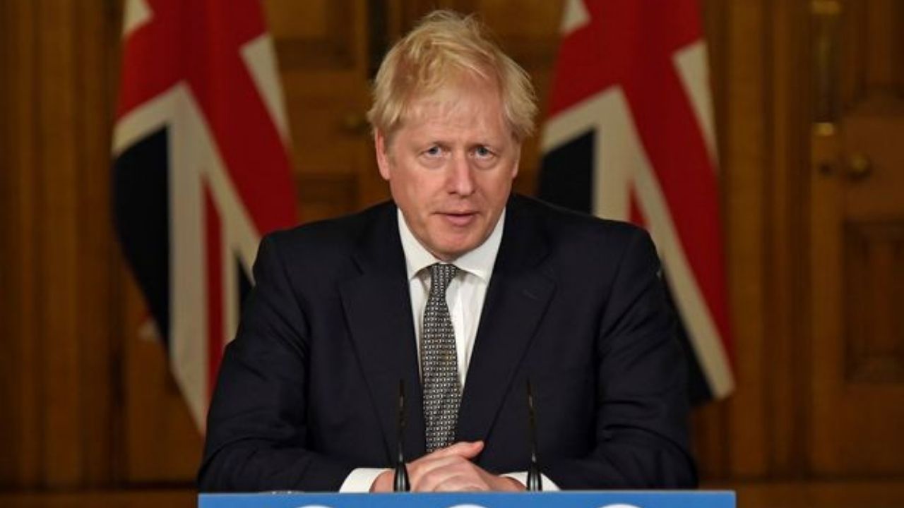 Boris Johnson intervenes in Lewis Hamilton knighthood reward