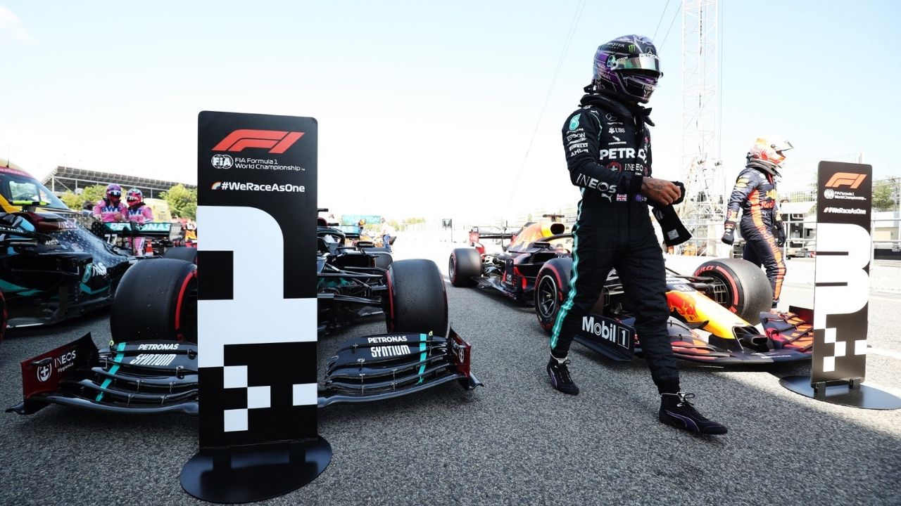 "I think naturally this makes Red Bull stronger"- Lewis Hamilton backs Red Bull axing Alex Albon for 2021