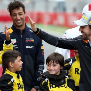 “It sounds sweet!” - Daniel Ricciardo mightily impressed with Fernando Alonso and his 2005 title-winning Renault R25 V10