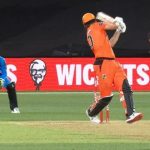 Mitchell Marsh: Watch Scorchers all-rounder gets hit on the helmet by nasty Wes Agar delivery in BBL 10