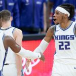 Buddy Hield buzzer beater: Kings guard hits gamewinner with tip layup after stupendous defense from Harrison Barnes