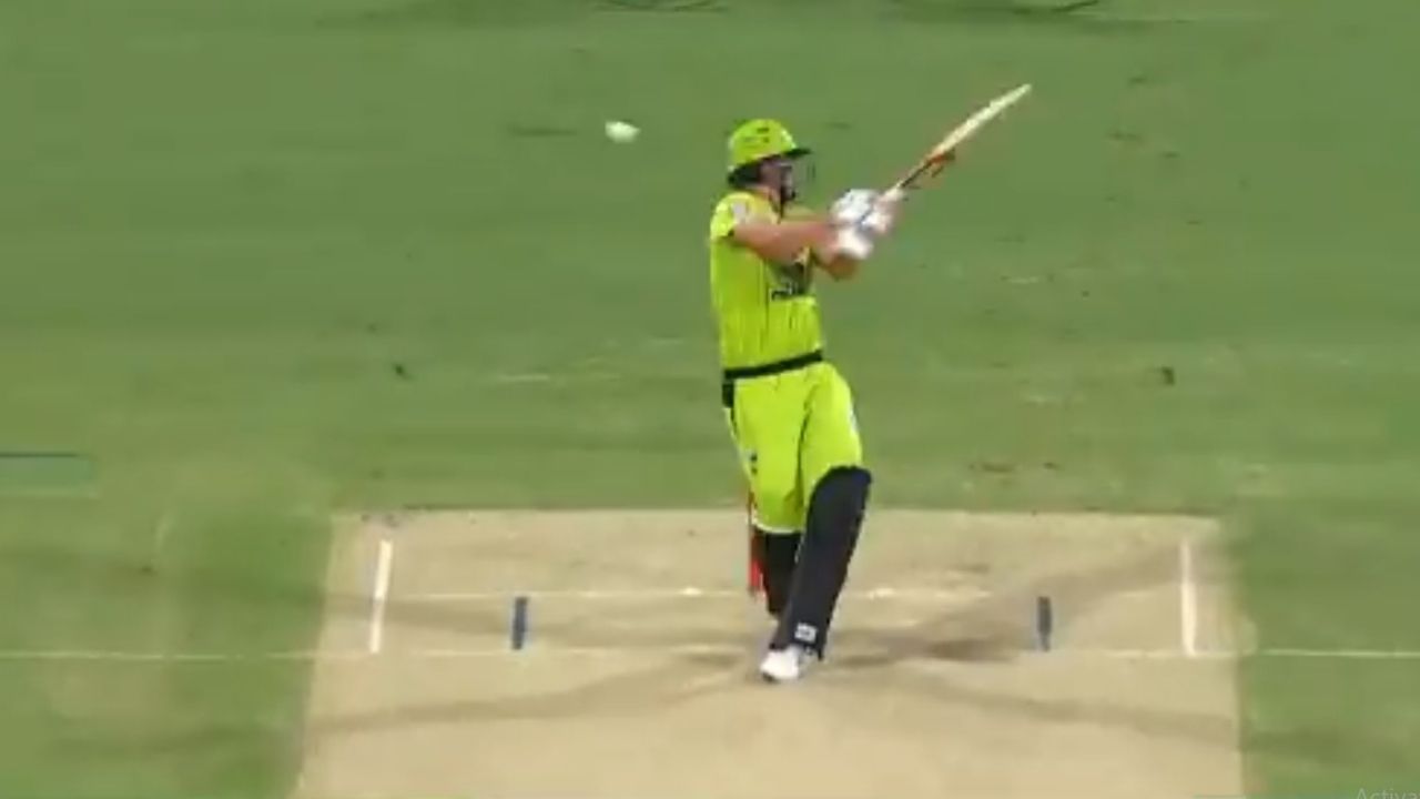 Daniel Sams cricketer: Watch Delhi Capitals all-rounder gets brutally hit on the helmet in Heat vs Thunder BBL 10 match