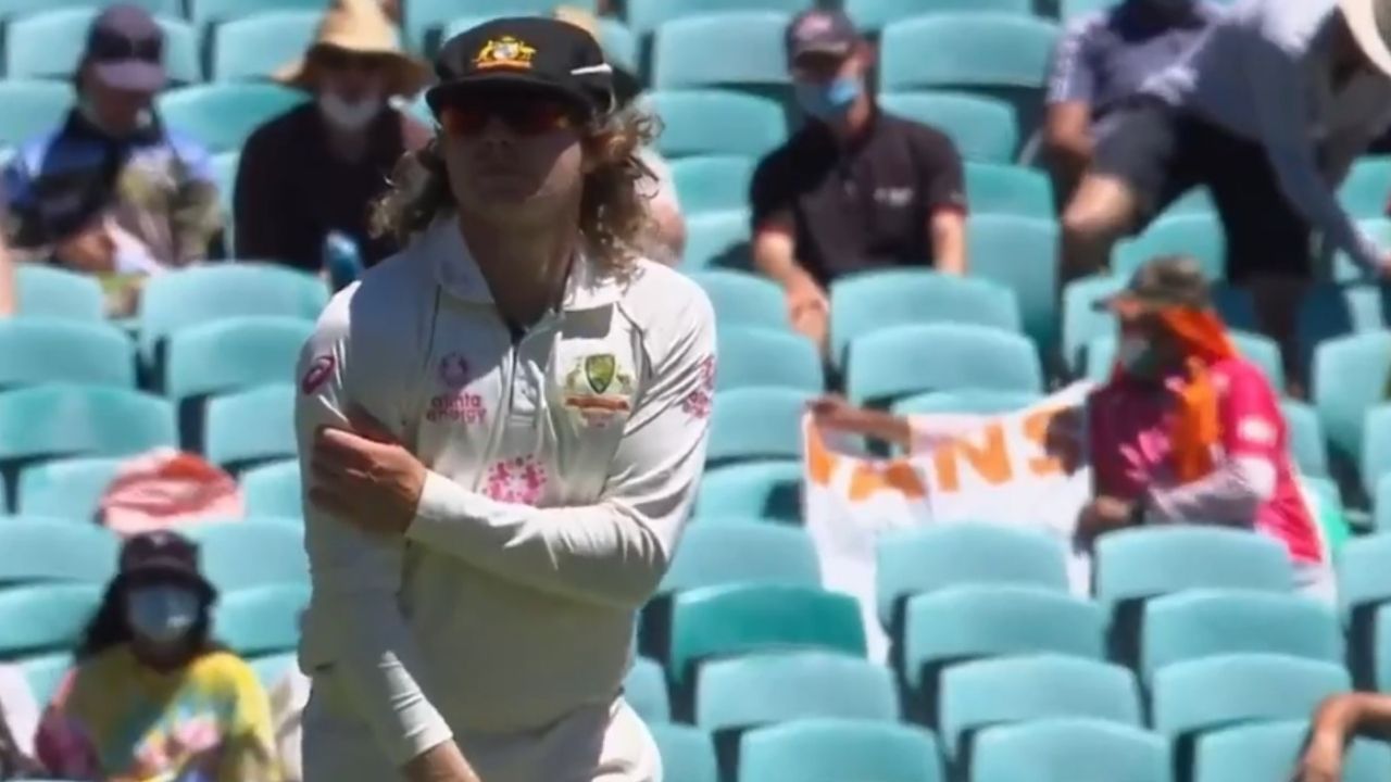 Will Pucovski injury: Australian batsman walks off the field after injuring his shoulder at the SCG