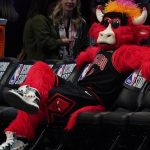 "Benny is easily the best NBA mascot": Chicago Bulls mascot engages in hysterical impression of Bernie Sanders at Presidential inauguration in front of LeBron James
