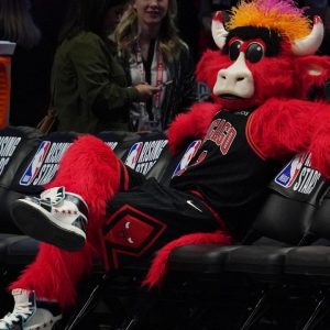 "Benny is easily the best NBA mascot": Chicago Bulls mascot engages in hysterical impression of Bernie Sanders at Presidential inauguration in front of LeBron James