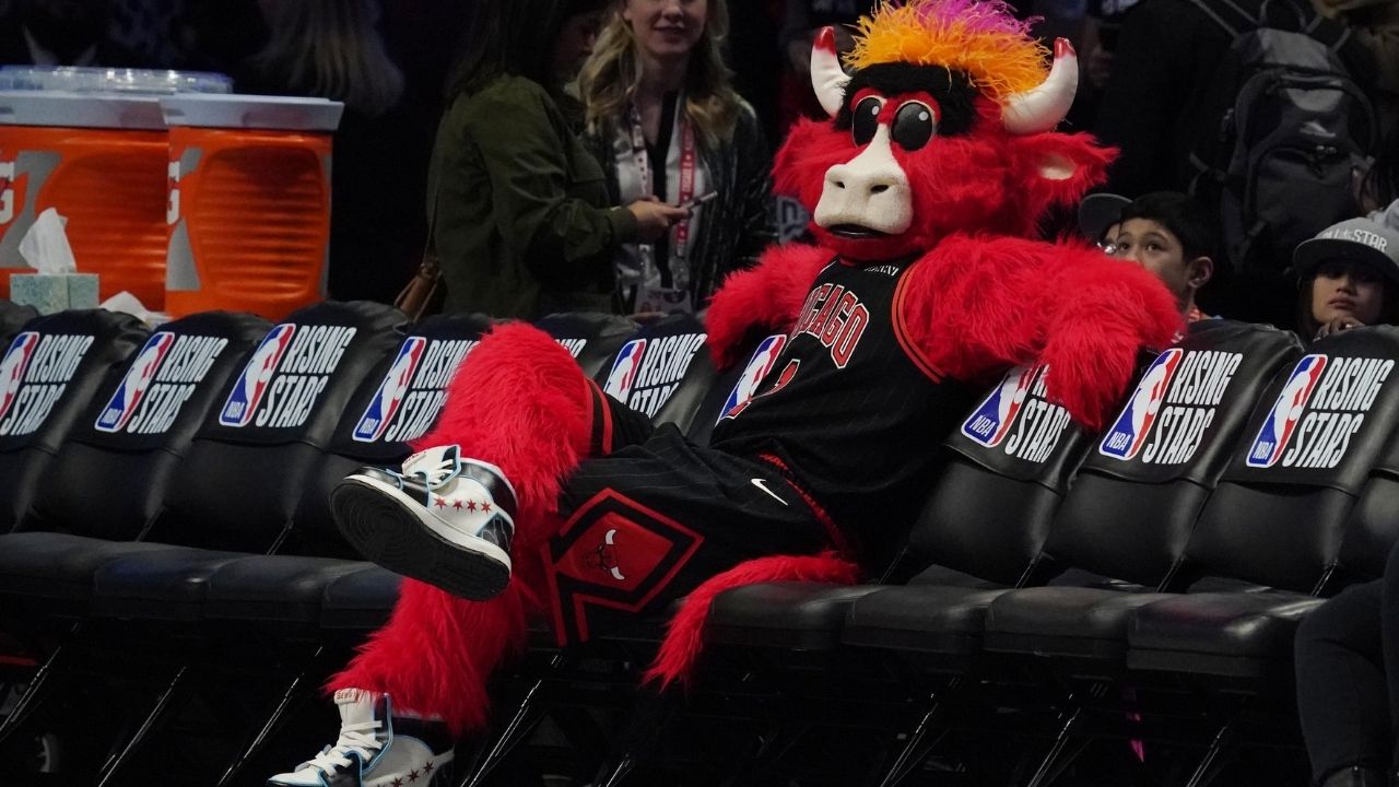 "Benny is easily the best NBA mascot": Chicago Bulls mascot engages in hysterical impression of Bernie Sanders at Presidential inauguration in front of LeBron James