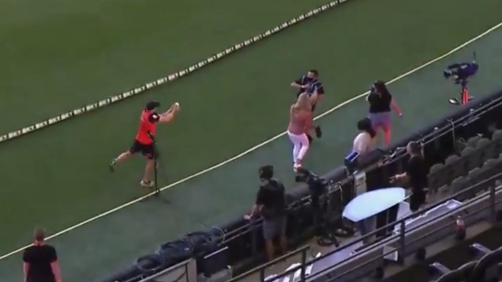 Michael Klinger: Melbourne Renegades coach puts nomination for Big Bash League crowd catch at the Docklands Stadium