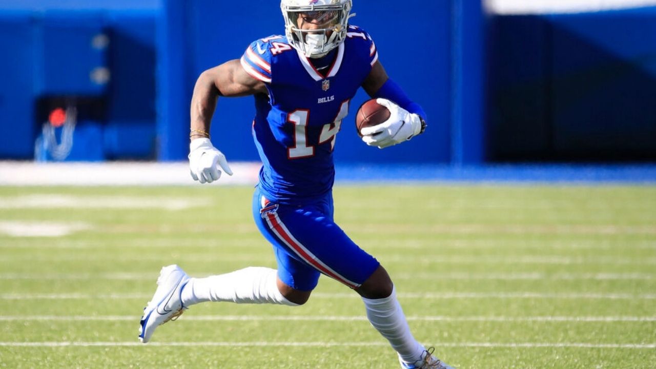 “Cole Beasley is like that!!!” Bills WR Stefon Diggs reveals both him and teammate Cole Beasley played injured in 2020 NFL playoffs.