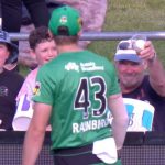 Sam Rainbird: Ball falls in fan's glass of beer; hilariously refuses to return it to Stars bowler in BBL 10