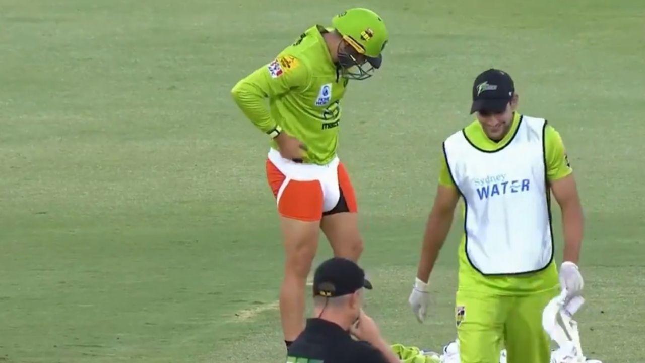 Khawaja cricket: Usman Khawaja changes jock strap to register amusing sight in Thunder vs Heat BBL 10 knockout