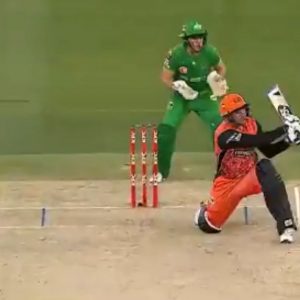 Colin Munro cricket: Watch Perth Scorchers batsman hits ridiculous reverse switch-hit off Zahir Khan in BBL 10