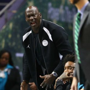 "Michael Jordan holds the highest career average against 16 NBA teams": MJ, Wilt Chamberlain, Kevin Durant and LeBron James are members of an exclusive list