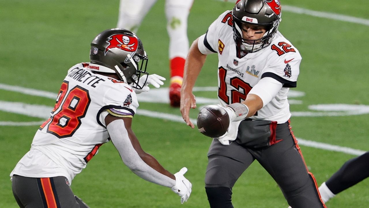 Leonard Fournette reveals Tom Brady texted team "We WILL win" at 11:00 in the night