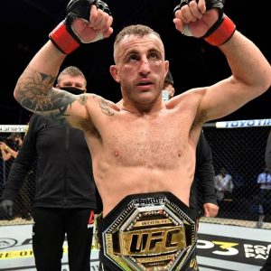 'From 200 lbs to 145-pound Champ': Alexander Volkanovski shows off the incredible body transformation he underwent to become a UFC Featherweight