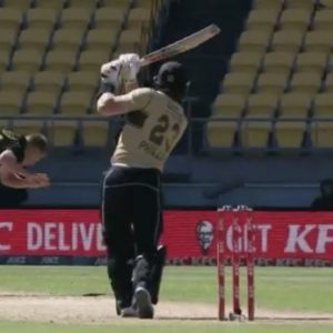 Riley Meredith: Punjab Kings pacer hides for cover as Glenn Phillips rockets boundary in NZ vs AUS 5th T20I