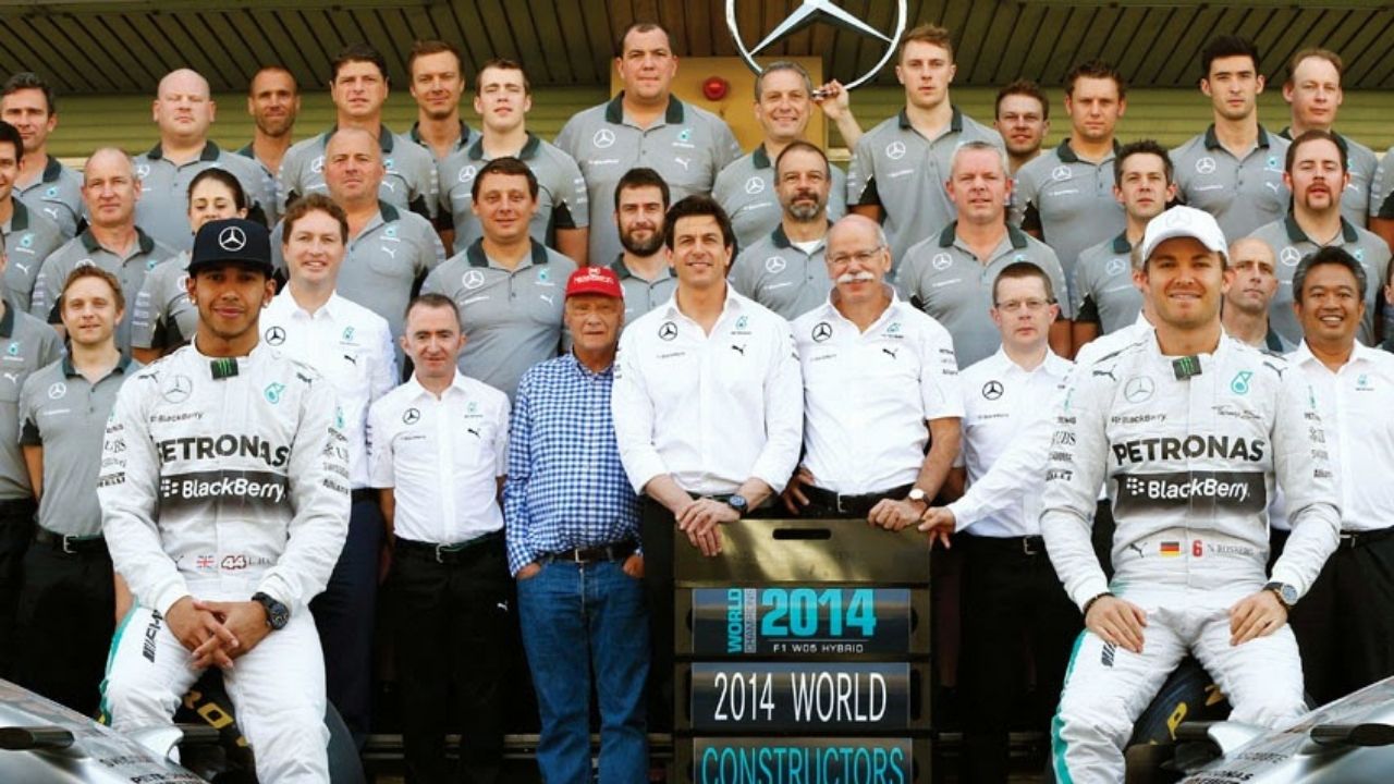 "Ferrari comes in and offers like 30% more salary"- Everybody at Mercedes rejected Ferrari offer claims Nico Rosberg