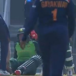 "Touch of class": Jhulan Goswami helps injured Nadine de Klerk to win fans' hearts regarding Spirit of Cricket