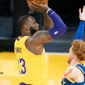 "LeBron James gave Nico Mannion his Welcome to the NBA moment": Lakers superstar bullied the Warriors rookie with a brick-wall screen in their win