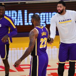 "Anthony Davis is sidelined for 3 more weeks": 3 centers the Lakers can sign from the buyout market to pair with LeBron James