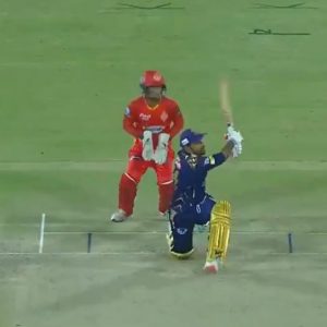 "Don't mess": Sarfaraz Ahmed thwacks four consecutive sixes off Iftikhar Ahmed in PSL 2021