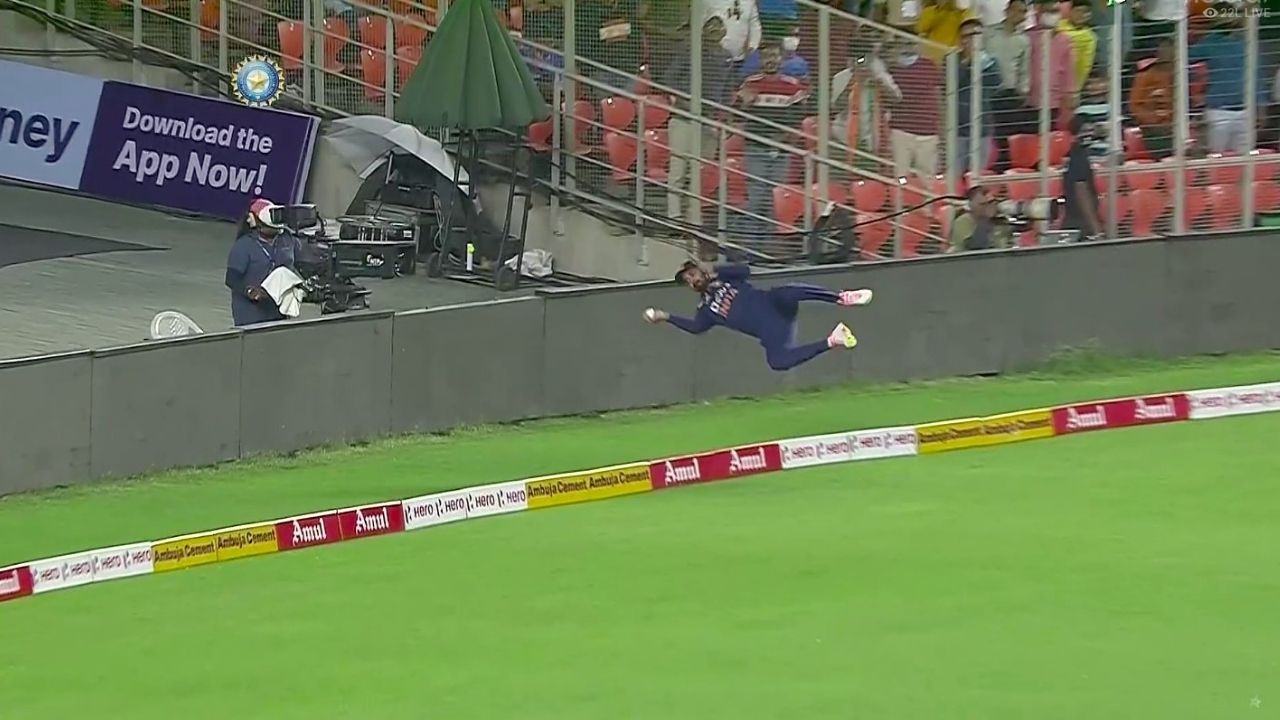 "Whaaatttteeeey save": Punjab Kings in awe of KL Rahul's flying effort to save four runs vs England in Ahmedabad T20I
