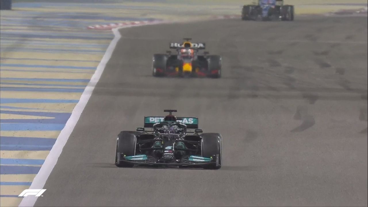 "He did the right thing"- Christian Horner supports Max Verstappen yielding position to Lewis Hamilton