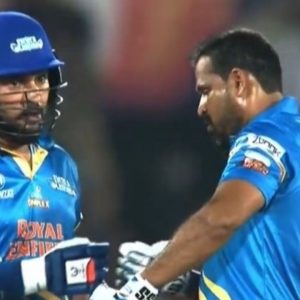 "Joy to behold": Twitterati enthralled by Yuvraj Singh hitting four sixes off Mahendra Nagamootoo over in Road Safety World Series