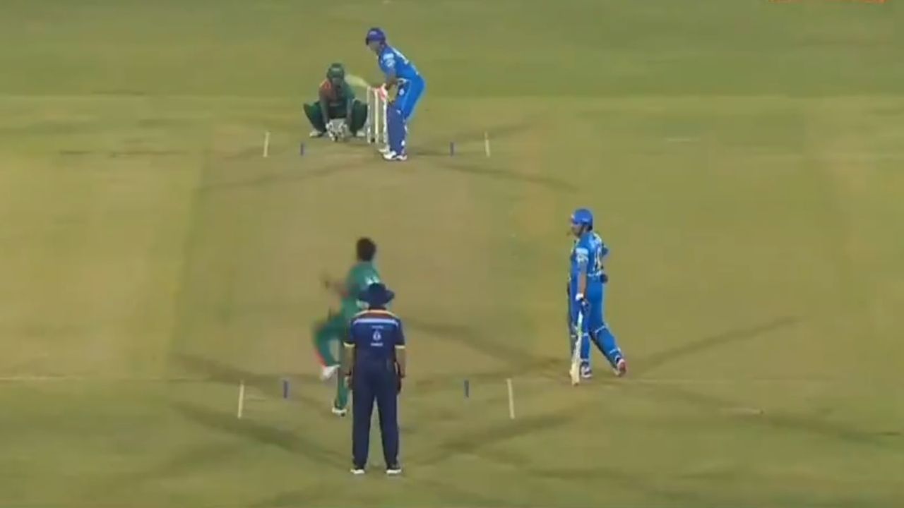 "Some things don't change": Fans awed as Virender Sehwag scores first-ball boundary in Road Safety World Series 2021