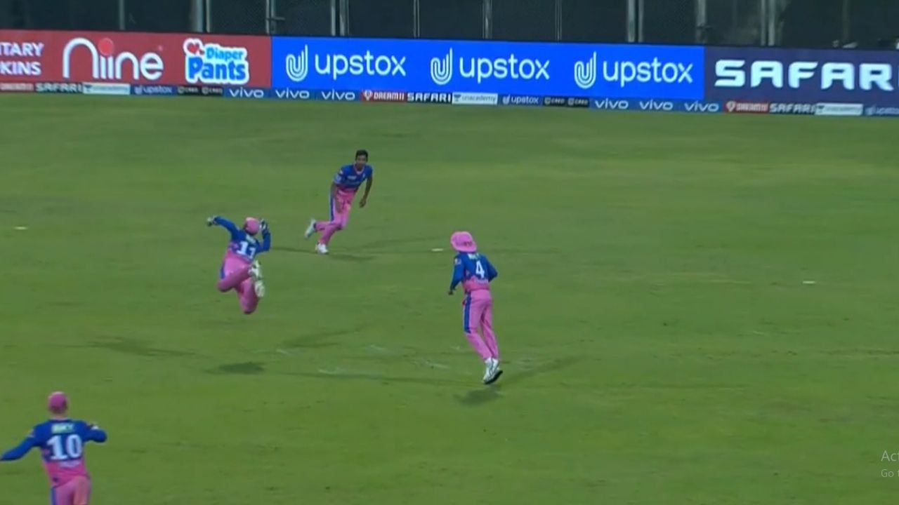 "Flying Sanju": Sanju Samson grabs remarkable catch to dismiss Shikhar Dhawan in RR vs DC IPL 2021 match