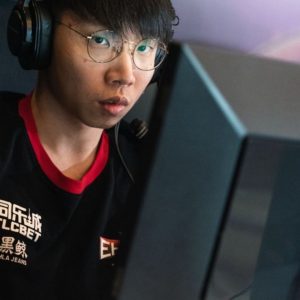 Team D Disqualified: vtfaded and In your dream Team D is disqualified from 2nd qualifiers due to transfer deadline violations