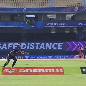 Virat Kohli vs KKR out: Rahul Tripathi grabs magnificent catch to dismiss RCB captain as V Chakravarthy picks two wickets in 1st over