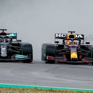 "Crisis for Lewis Hamilton"– Former World champion on Max Verstappen's challenge to Mercedes' doyen