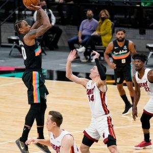 “I'm going to get the pineapple first”: Spurs star DeMar DeRozan has a hilarious warning for hitting game winners over opposing players