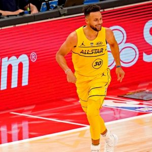 "Stephen Curry will be offered $217 million extension in the summer": Warriors superstar set to become the NBA player with highest average salary