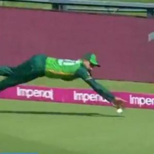 "10 out of 10": Fans laud Faheem Ashraf for saving two runs with exceptional fielding in SA vs PAK Johannesburg ODI