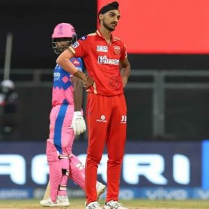 "Well done Sardar ji": Irfan Pathan praises Arshdeep Singh for restricting Sanju Samson in IPL 2021 clash