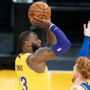 "LeBron James made a lucky desperate 3-pointer": Skip Bayless uses Lakers star's own words to discredit his clutch 3-pointer over Stephen Curry vs Warriors