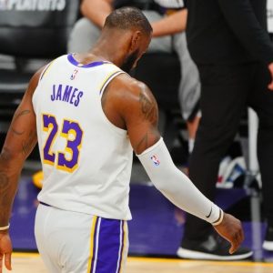 "LeBron James seems weirdly disengaged": Skip Bayless accuses Lakers star of coasting in Game 1 vs Suns
