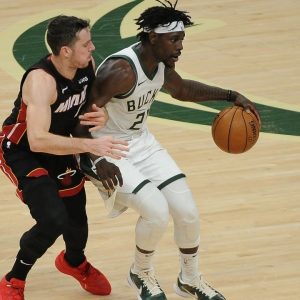 "Jrue Holiday delivers perfect pass to Giannis Antetokounmpo right into the hoop": When Bucks guard misdirected a lob pass and got a bucket vs Miami Heat