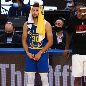 "Kawhi Leonard to team up with Stephen Curry?!": Warriors fans flood Twitter with recruitment posts for the Clippers' star as Mavericks go up 2-0