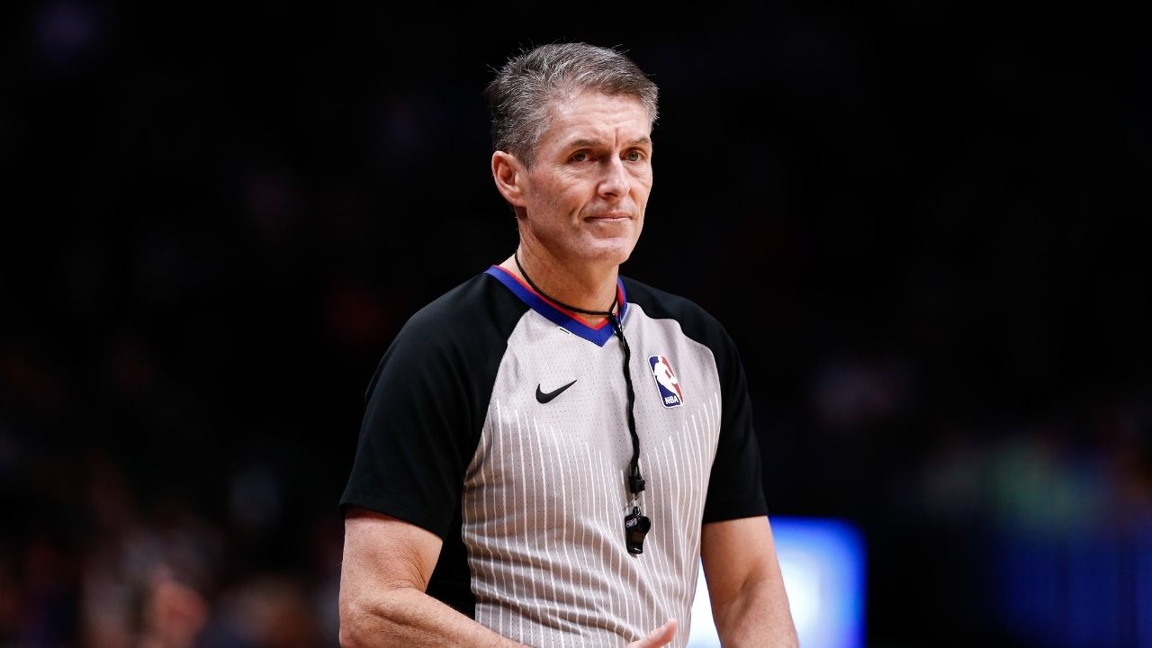 “Yes, that’s a foul every day of the week here”: Scott Foster hilariously lets Wolves guard Jaylen Nowell know about his foul during the matchup against the Warriors