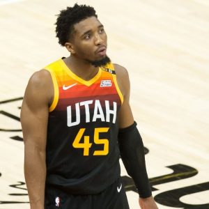 “This new generation never works man!”: Donovan Mitchell hilariously calls out Mike Conley and the Jazz for being on their phones while in the gym