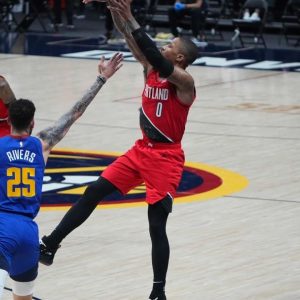 “Thank God Damian Lillard missed”: Austin Rivers is hilariously seen praying for Blazers MVP to miss amidst historic 55-point night in Game 5 win