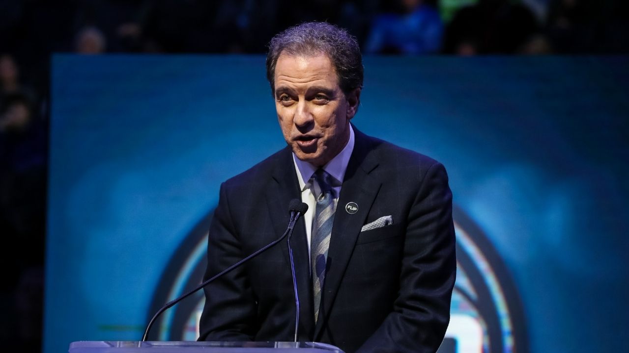 "Kevin Harlan, you've gone too far": Lakers and NBA Fans react to TNT announcer's antics ahead of the second quarter in Lakers vs Suns Game 6