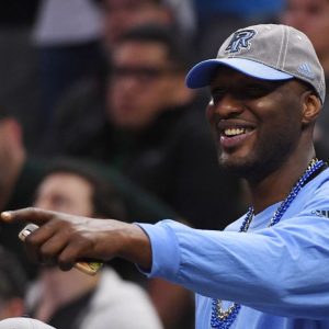 "Lamar Odom fighting tiny a** Aaron Carter, Shaq vs Peter Dinklage next?": NBA Twitter roasts former Lakers star after he wins lopsided boxing game