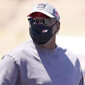 "Michael Jordan paved the way for this generation": UC Berkeley professor breaks down how LeBron James, Steph Curry and other sports stars can freely support BLM and other causes because of what MJ's generation achieved