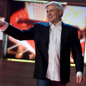 Eric Bischoff does not think Vince McMahon is selling WWE